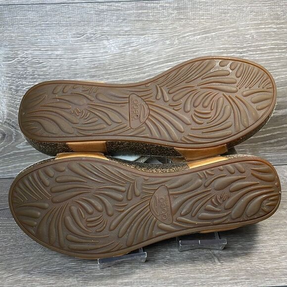 Abeo Una  Tan Leather Women’s Sz 9N Alt Closure Circle Medallion Wedge Sandals - Picture 8 of 13